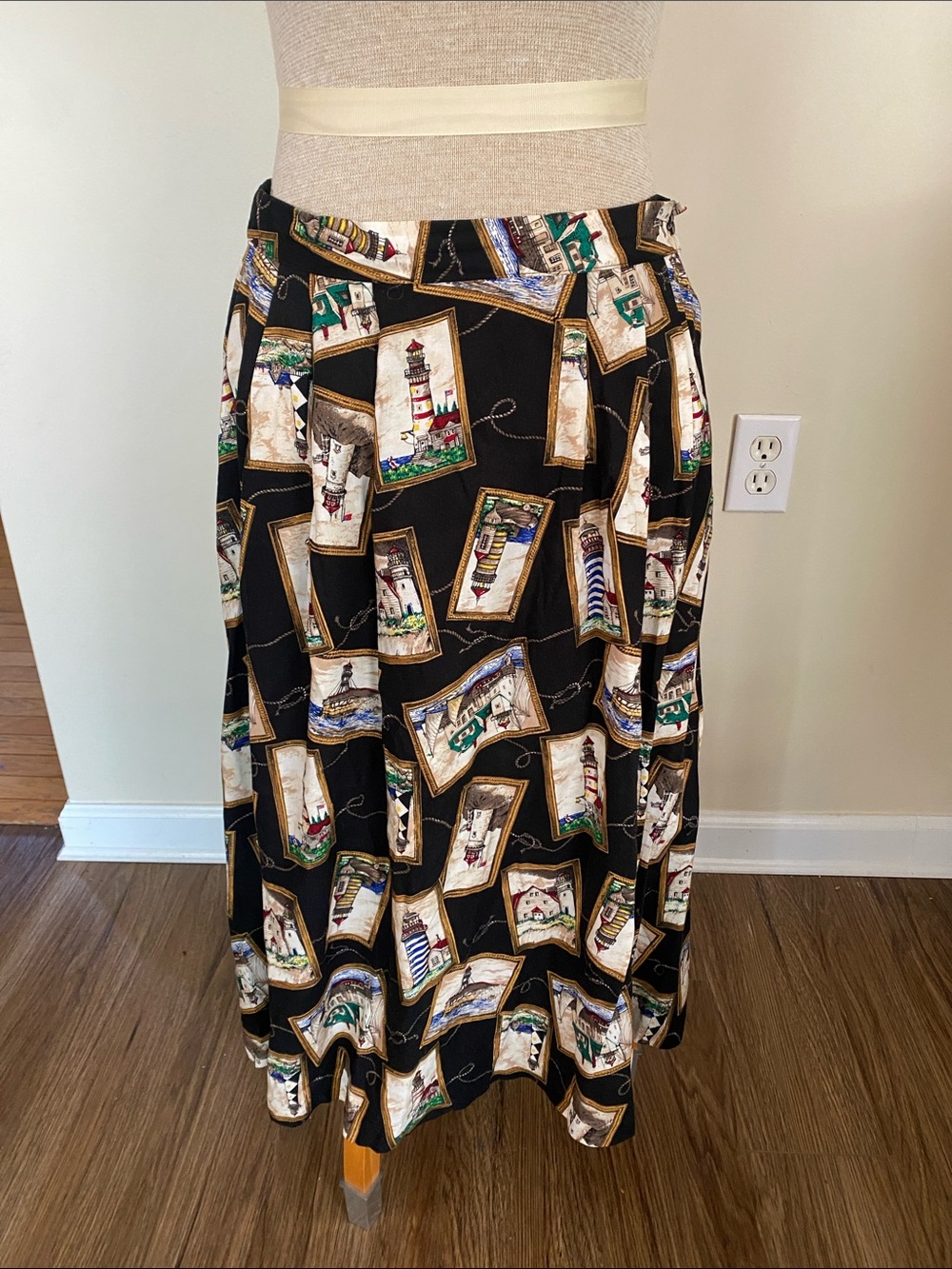 Vintage black nautical  lighthouse print A-line  midi skirt. Size 8